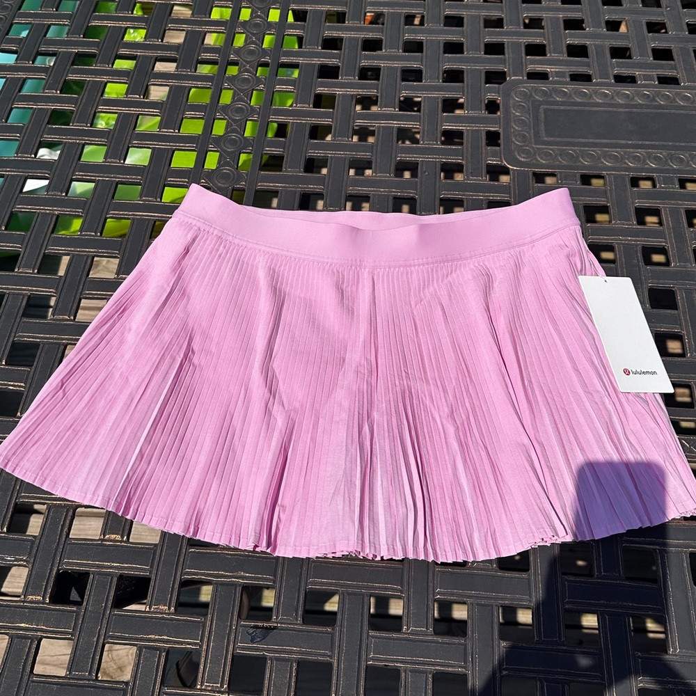 Lululemon pink pleated skirt